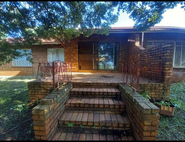 4 BEDROOM HOUSE FOR SALE IN LAERSDRIF